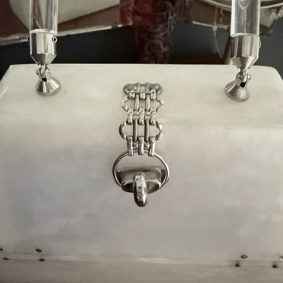 Vintage Lucite Purse: Circa 1940s-50s White w/Clear Handle : EUC : Rare Design - Picture 3 of 9